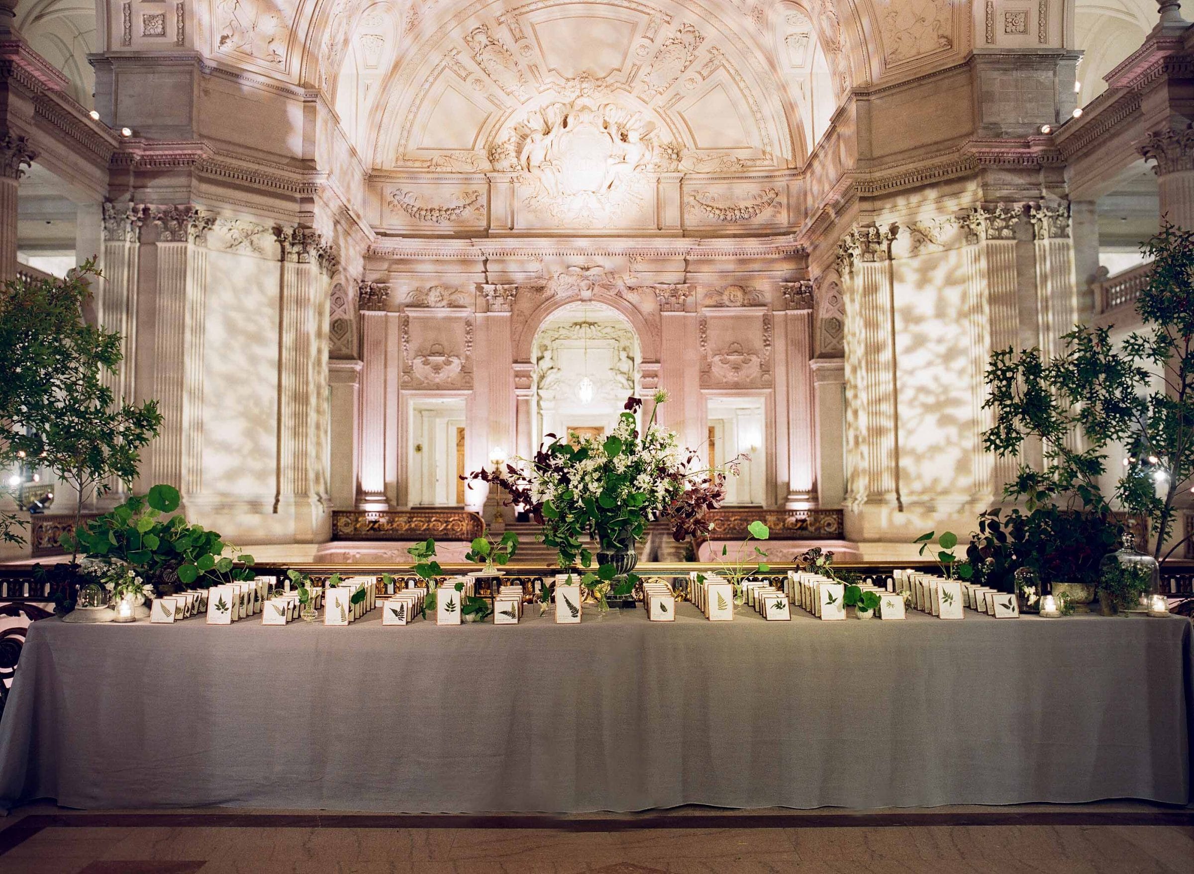 san francisco city hall real wedding | san francisco floral designer | sarahwinward.com